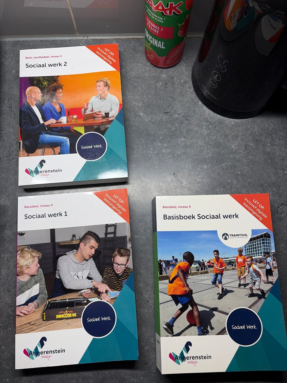 Sociaal Werk Boeken (deel 1, 2 en Basisboek) MBO niveau 4, Boeken, Ophalen of Verzenden, Zo goed als nieuw, MBO