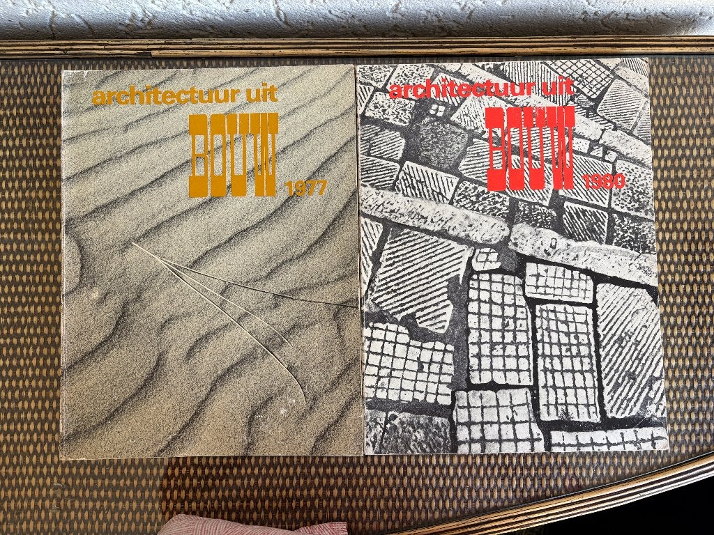 Gert Jonker - Architectuur uit Bouw - 1977 & 1980, Gelezen, Gert Jonker, Ophalen of Verzenden, Architectuur algemeen