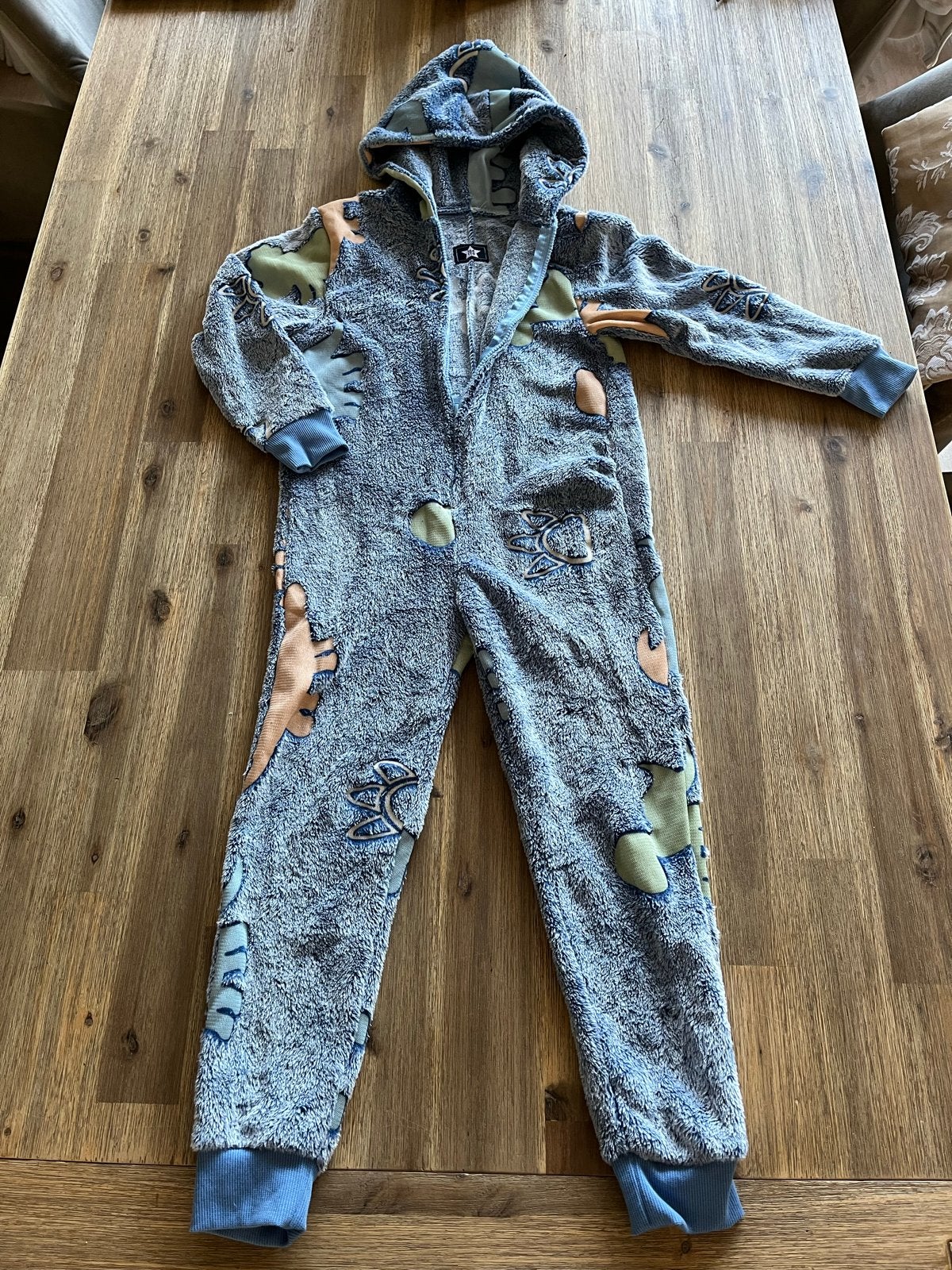 Nieuwe Onesie voor jongens - Dinosaurus print - Maat 104-110, Ophalen of Verzenden, Nieuw, Jongen, Nacht- of Onderkleding