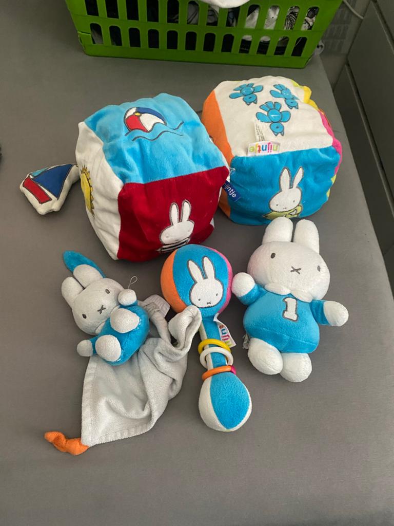 Nijntje speelgoed set: knuffels, rammelaar en blokken, Ophalen of Verzenden, Gebruikt, Overige typen, Met geluid