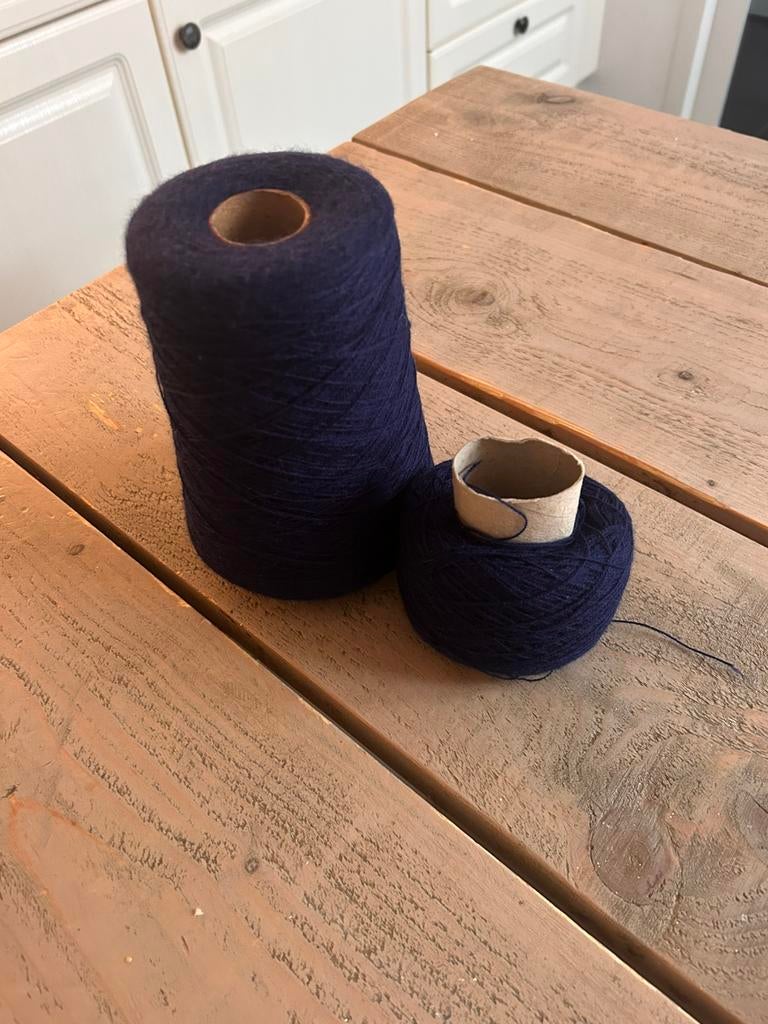 Cone Donkere blauwe garen, Ophalen of Verzenden, Nieuw, Breien of Haken, Wol of Garen