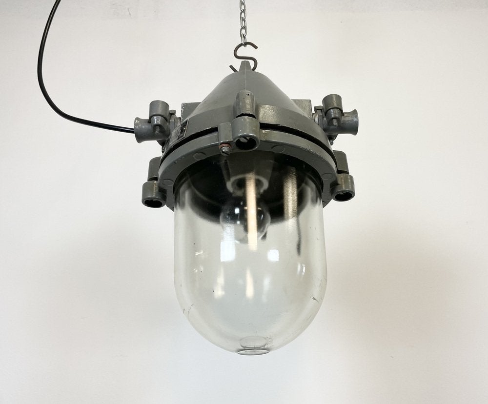 Industriële vintage hanglampen uit Tsjechoslowakije, Ophalen