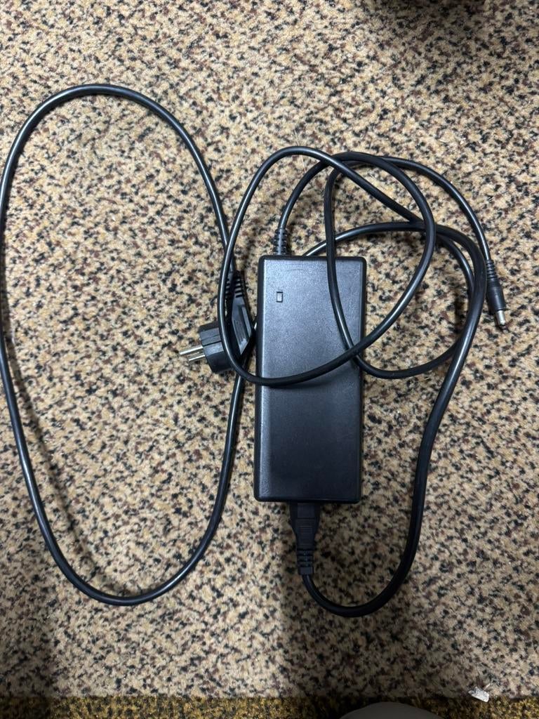 Accu lader elektrische fietsen li-ion batterey charger, Ophalen of Verzenden, Gebruikt