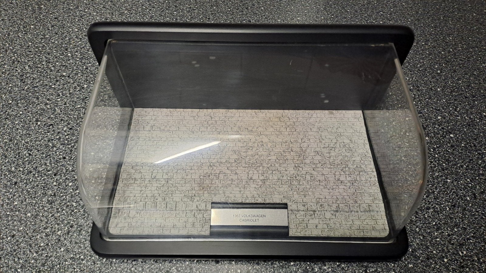 Display vitrine voor modelauto - 1967 VW Cabriolet, Overige merken, Auto, Groter dan 1:32, Onbekend