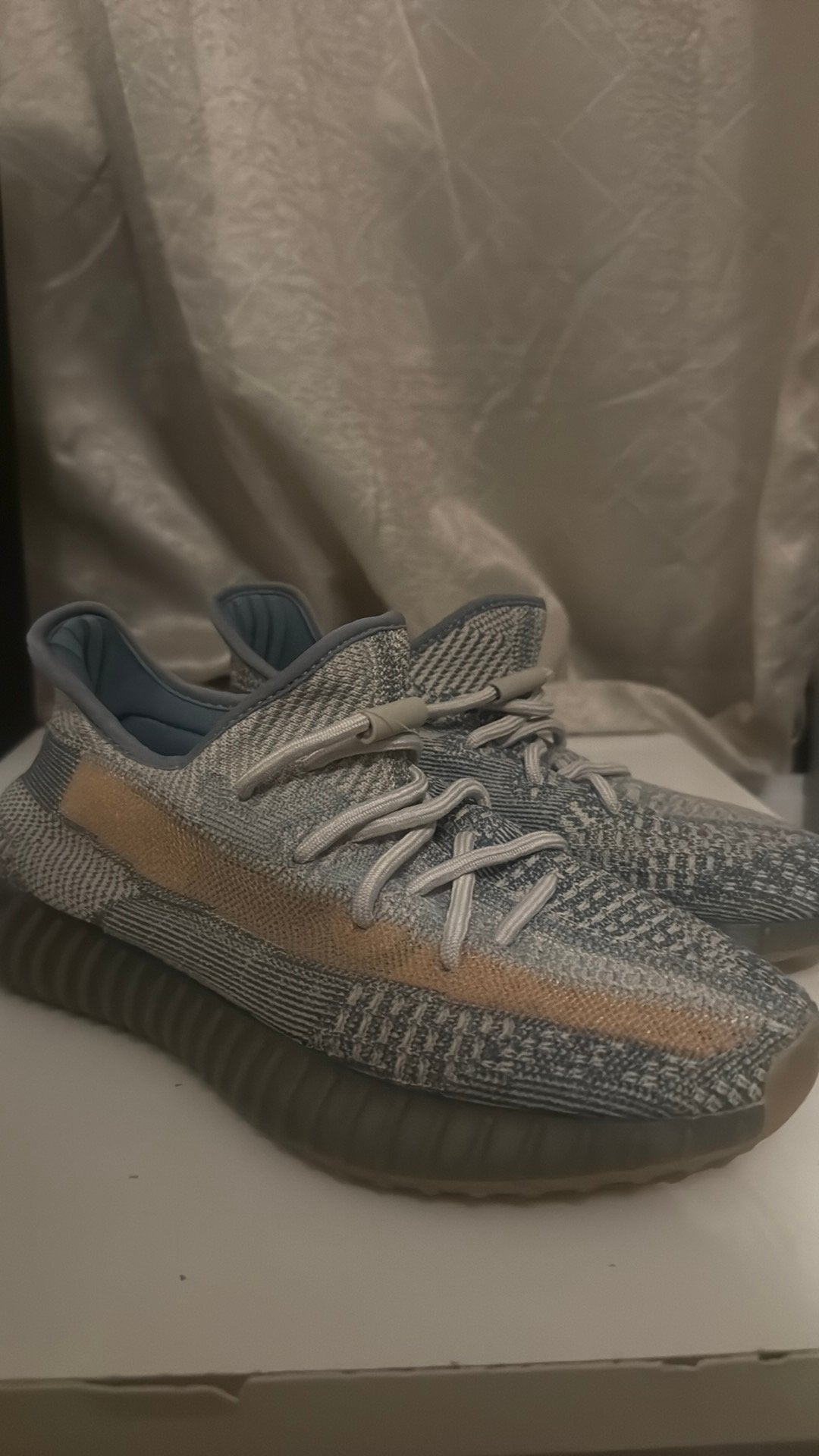 Yeezy schoenen, Blauw, Sportschoenen, Ophalen of Verzenden, Zo goed als nieuw