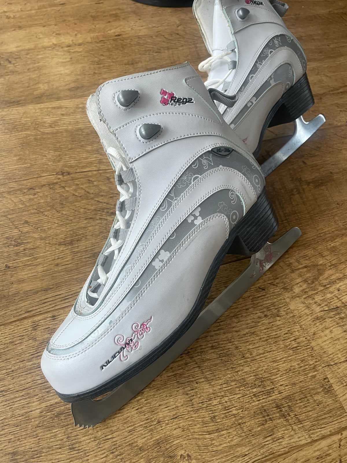 Nijdam kunstschaatsen - Zo goed als nieuw, Sport en Fitness, Schaatsen, Ophalen, Zo goed als nieuw, Kunstschaatsen, Nijdam