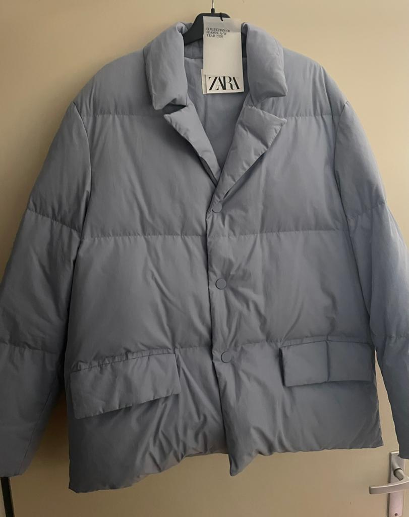 Zara Puffer Jas Lichtblauw Maat L - Nieuw met kaartjes, Ophalen of Verzenden, Nieuw, Maat 52/54 (L), Blauw