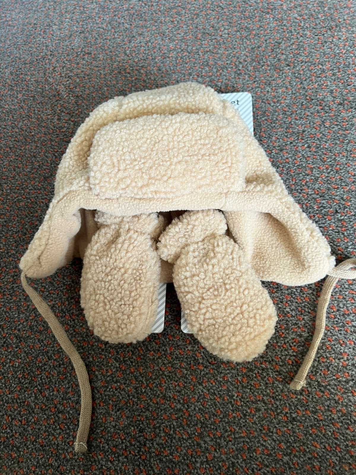 Nog Nieuw , Set lekkere warme Teddybont Muts/ wantjes Set., Ophalen of Verzenden, Nieuw, Jongetje of Meisje, Setje
