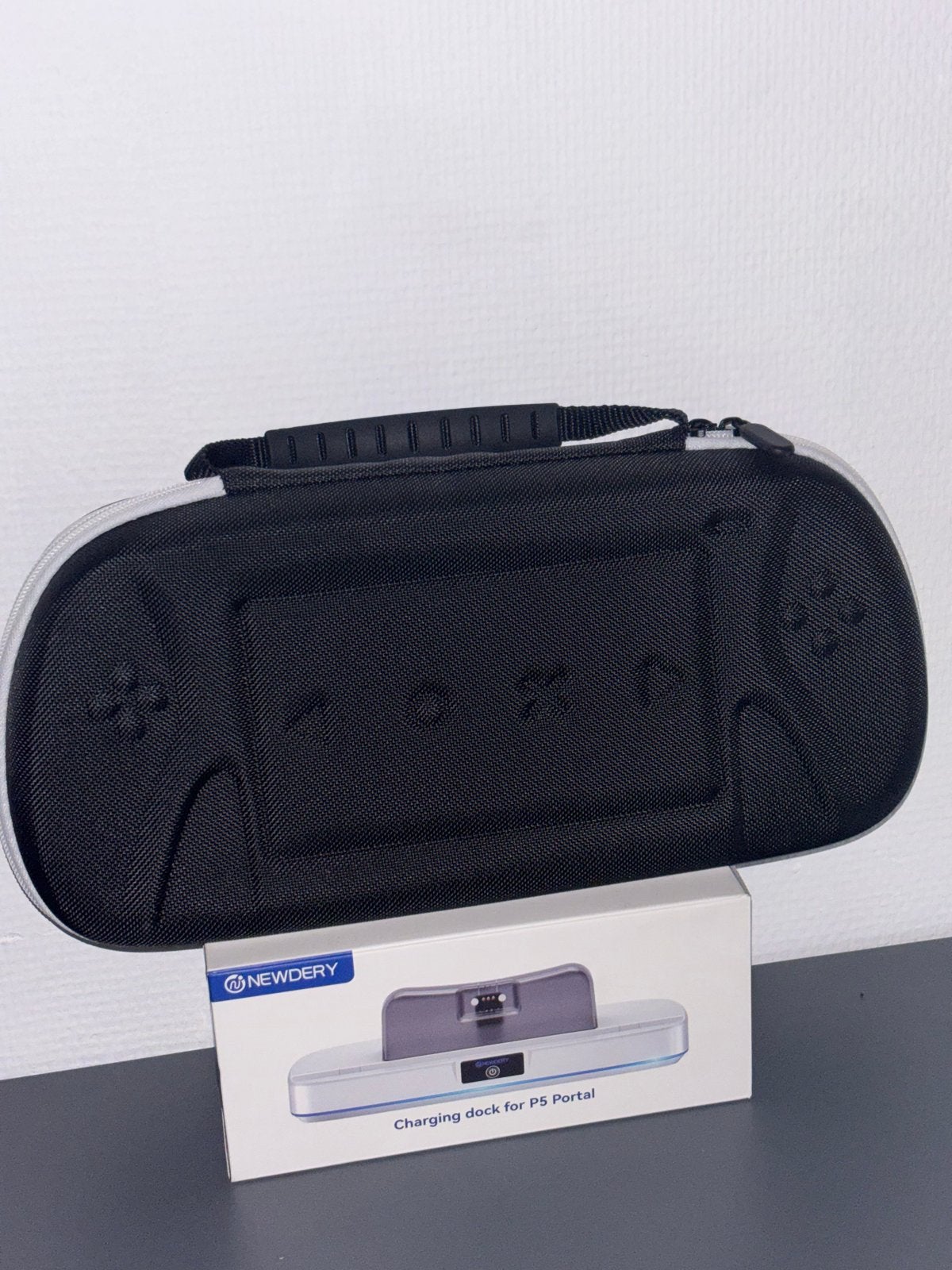 NEWDERY Oplaadstation voor PS5 Portal & Beschermhoes