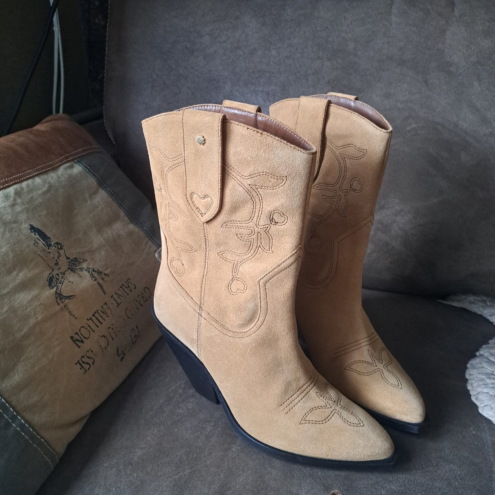 fabienne chapot cowboylaarzen suede maat 40, Ophalen of Verzenden, Nieuw, Beige, Lage of Enkellaarzen