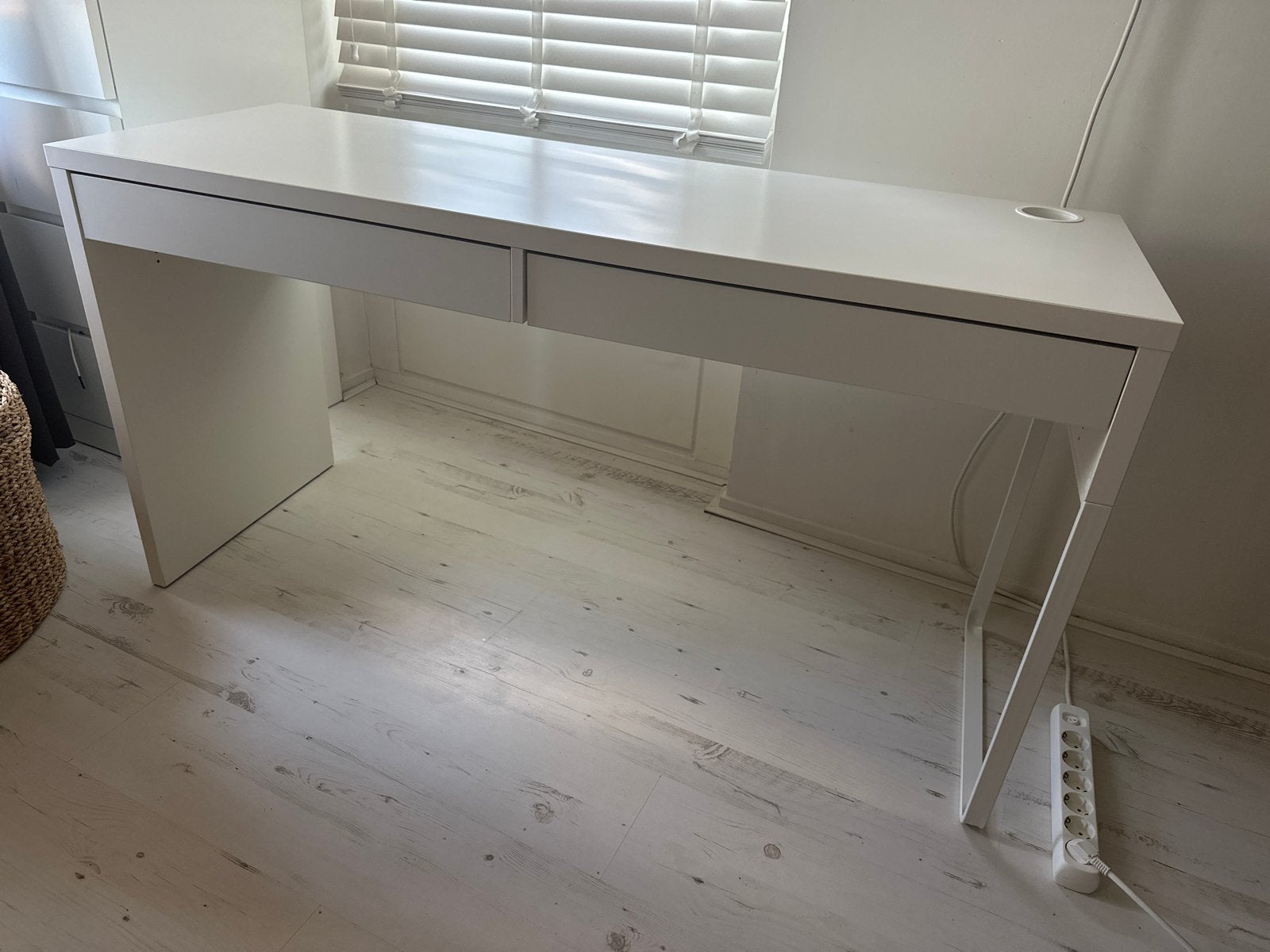 IKEA MICKE Bureau Wit met Lades - 142x75x50 cm, Ophalen, Gebruikt, Met lades, IKEA