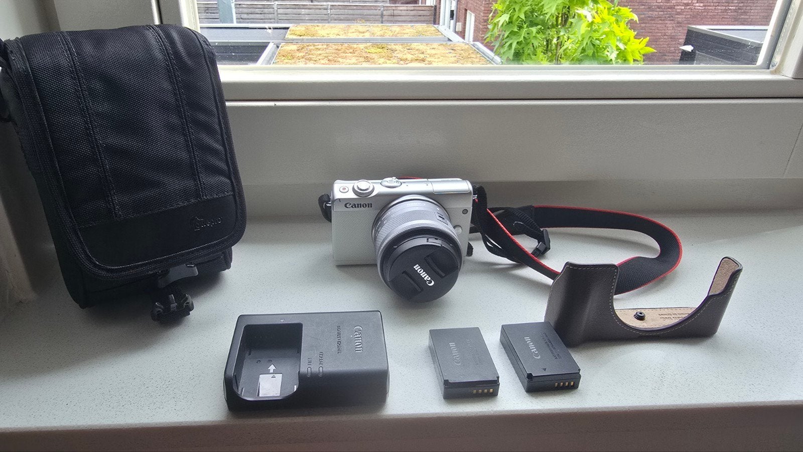 Canon EOS M100 + 15-45mm lens met accessoires, Audio, Tv en Foto, Fotocamera's Digitaal, Gebruikt, Canon, Ophalen of Verzenden