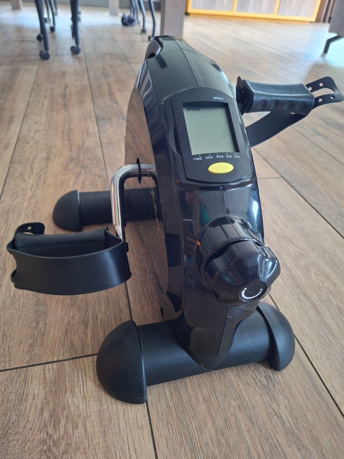 Mini Hometrainer - Compact en Efficiënt, Ophalen, Kunststof, Armen, Zo goed als nieuw
