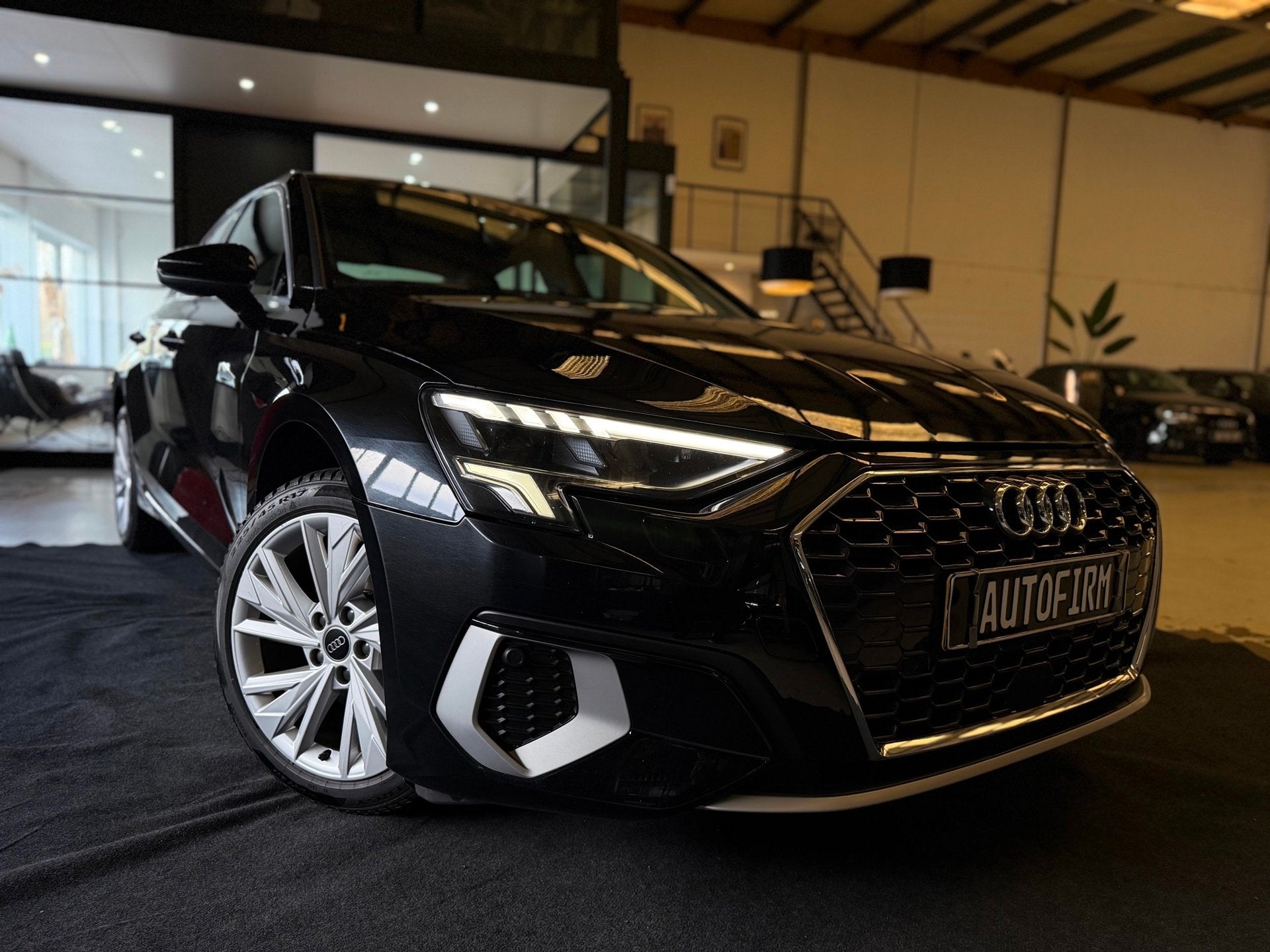 Audi A3 Limousine 30 TFSI Automaat BTW NAP 110PK CarPlay Led, Stof, Gebruikt, Origineel Nederlands, Bedrijf