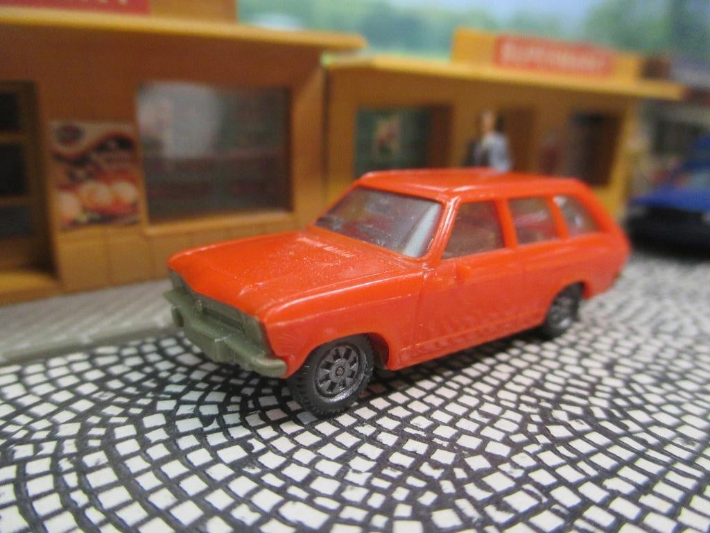 Opel Ascona A Voyage Stationcar oranje met groen chassis, Ophalen of Verzenden, Zo goed als nieuw, Auto, Rietze