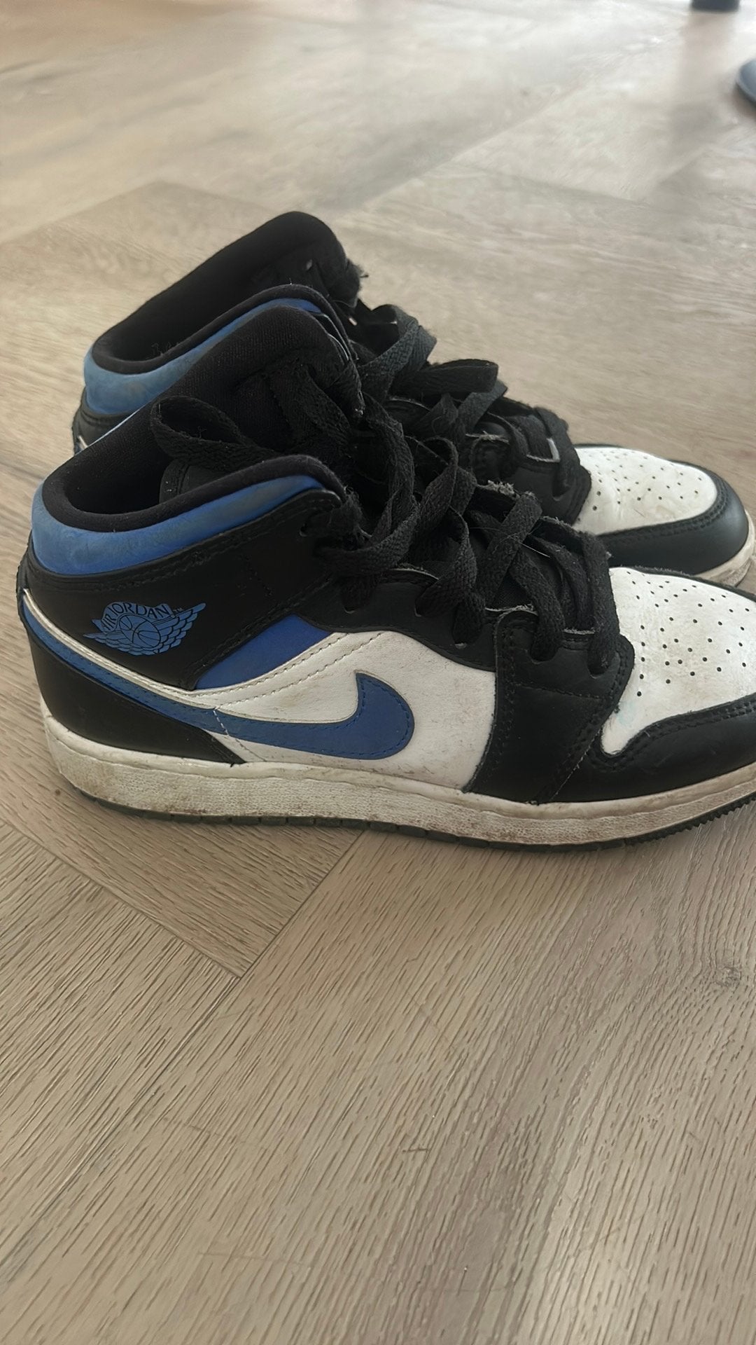 Nike air Jordans 36,5, Ophalen of Verzenden, Zo goed als nieuw, Jongen of Meisje, Sportschoenen