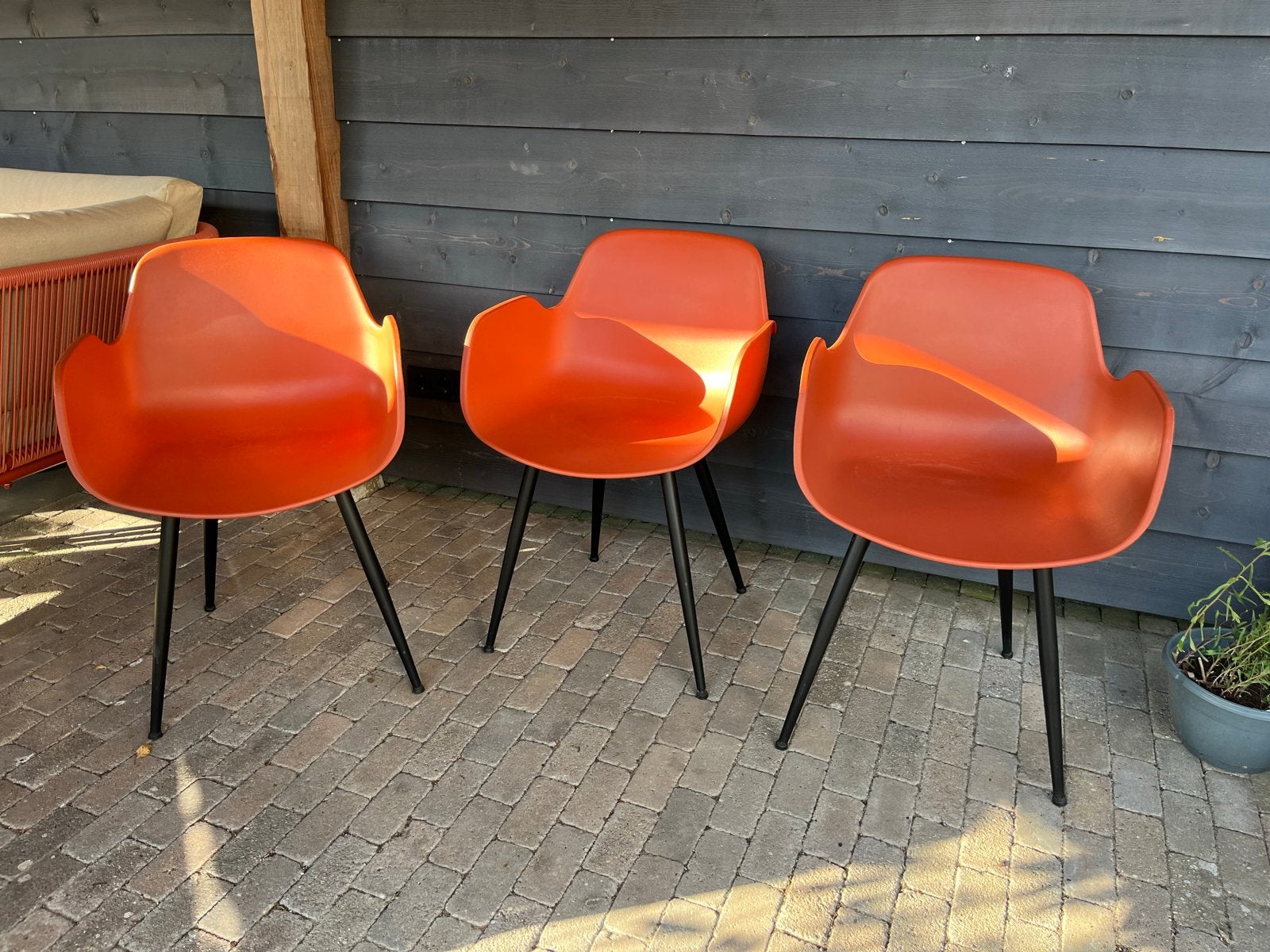 Set van 3 oranje stoelen met zwarte poten, Tuin en Terras, Ophalen, Gebruikt, Kunststof