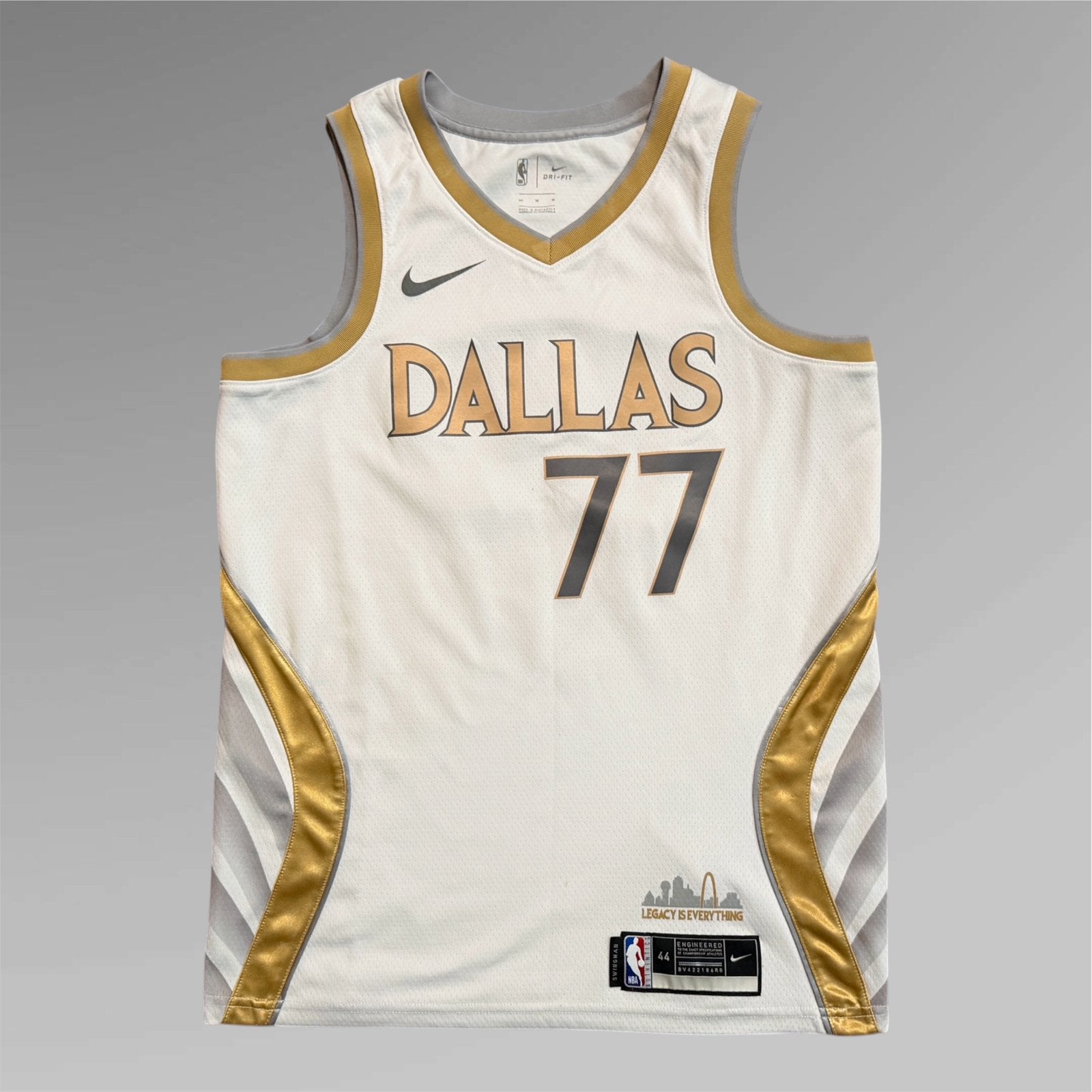 Luka Doncic NBA Nike GOLD jersey maat M basketball shirt, Ophalen of Verzenden, Kleding