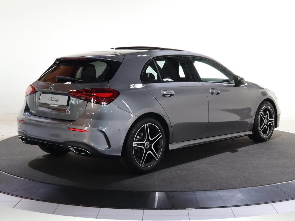 Mercedes-Benz A-klasse 180 Business Solution AMG | Panoramas, Auto's, Mercedes-Benz, 136 pk, Origineel Nederlands, Bedrijf, Zilver of Grijs