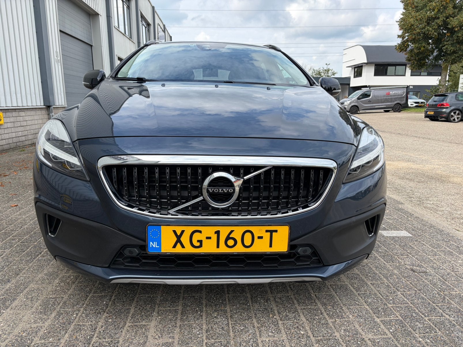 Volvo V40 1.5 T3 152PK Geartronic 2019 Blauw, 1498 cc, Zwart, 4 cilinders, 700 kg