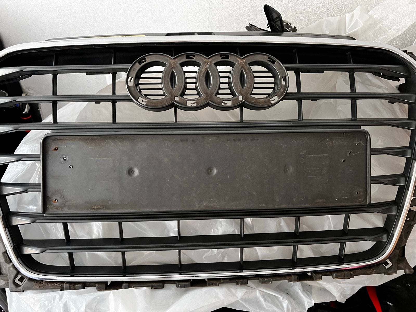 Originele Audi A3 Grill 1.4 TFSI Sedan 2014 met Chrome Logo, Gebruikt, Voor, Bumper, Audi