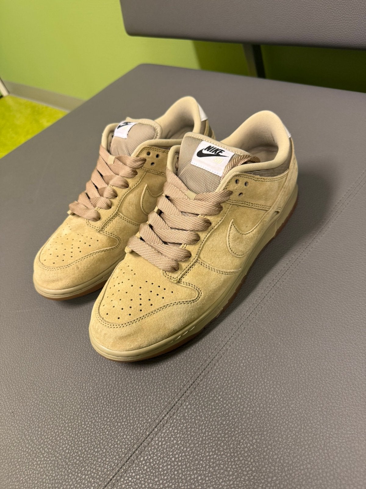 Nike SB Dunk Low Pro B Parachute Beige, Ophalen of Verzenden, Zo goed als nieuw, Overige kleuren