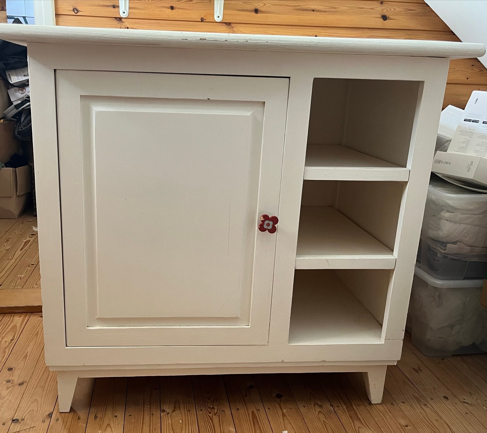 Crèmekleurig kastje commode met deurtje en open vakken, Huis en Inrichting, Ophalen, Gebruikt