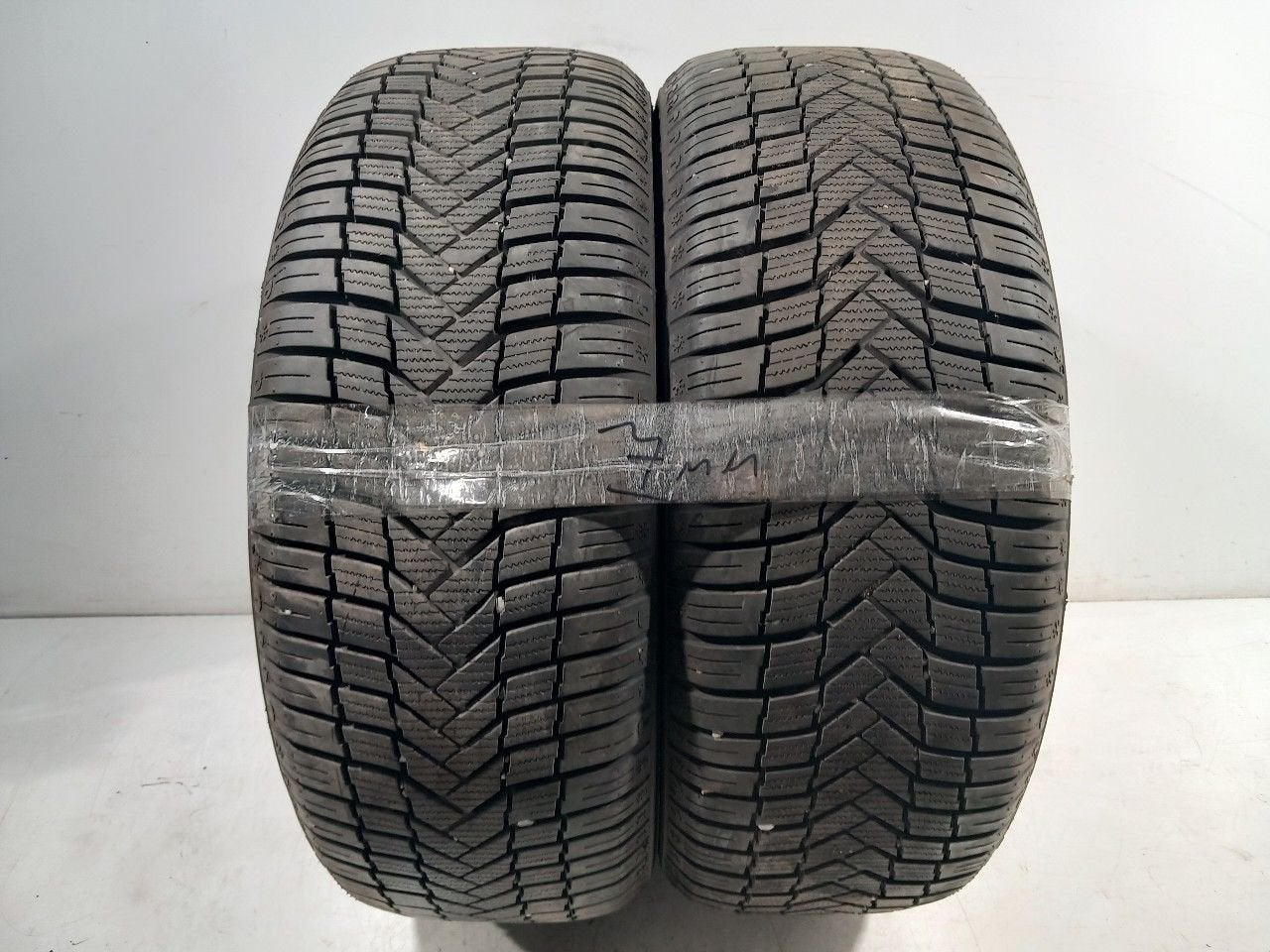 Bandenset 2 stuks 4-Seizoenen 205 55 R16, Onderdelen@venauto.nl, Van der Ven Autorecycling B.V., Gebruikt, Ettenseweg 76, 4706 PB Roosendaal, The Netherlands