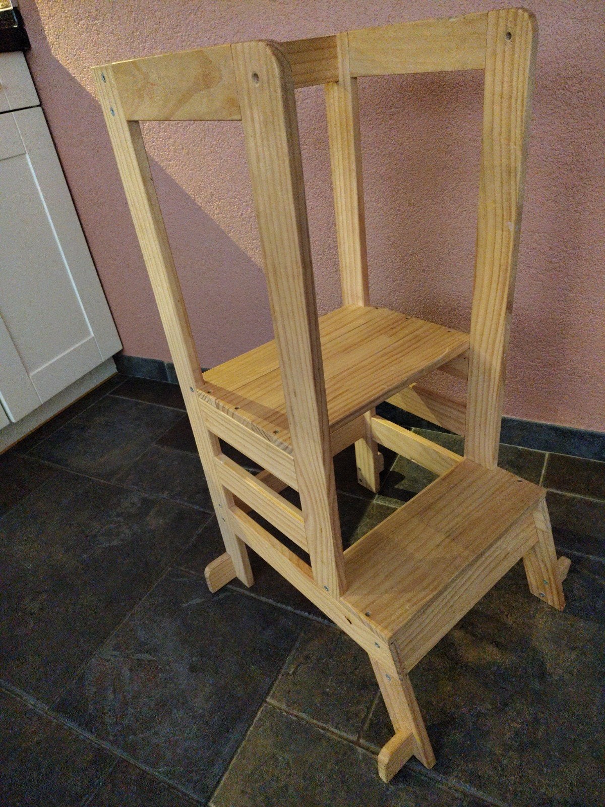 Houten Keuken Hulp Trapje - Veilig en Handig voor Kinderen, Ophalen, Gebruikt, Meubelstuk of Keukentje