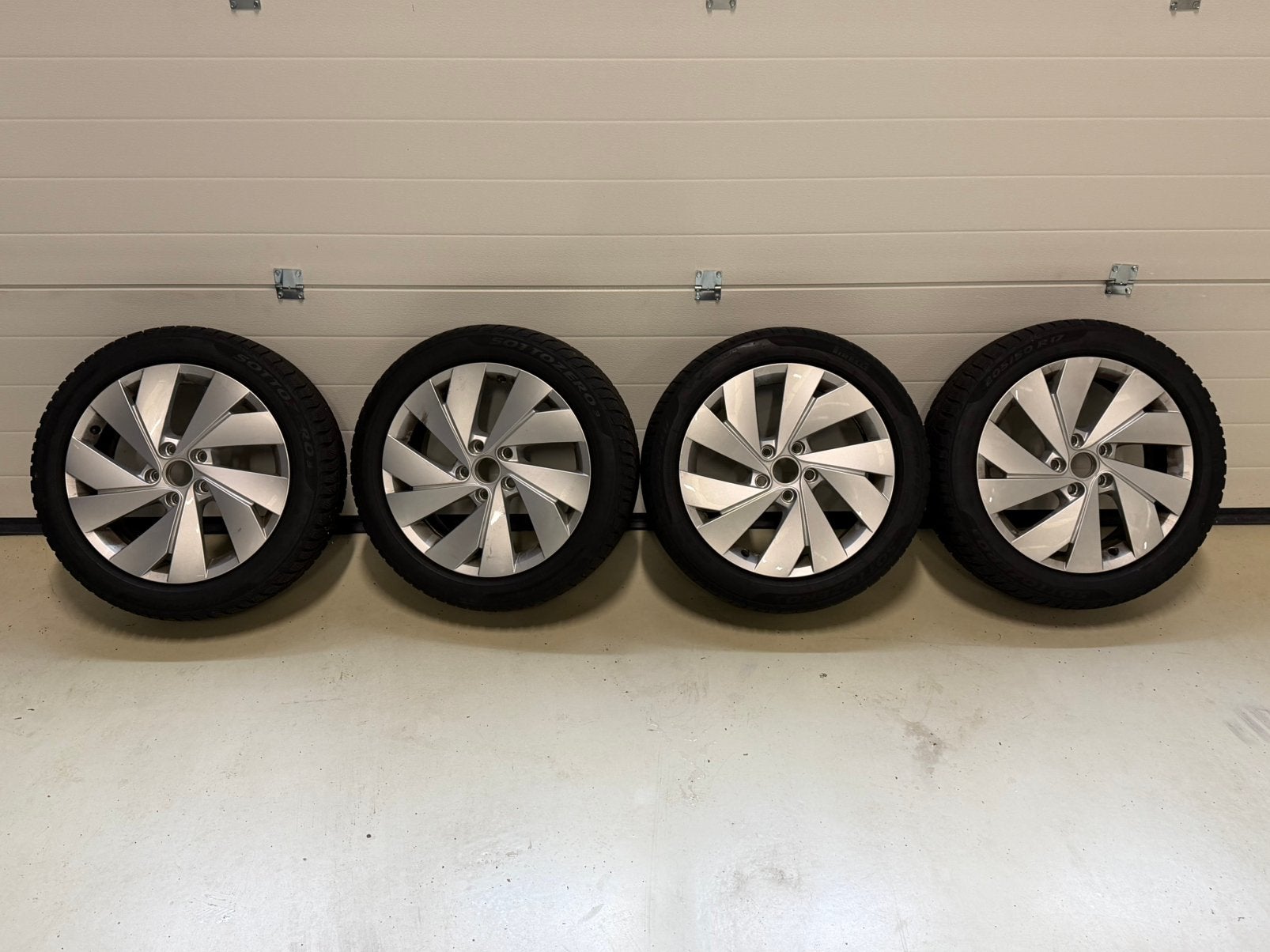 Volkswagen Golf 8 winterset / Pirelli, Ophalen, Gebruikt, Banden en Velgen, 17 inch