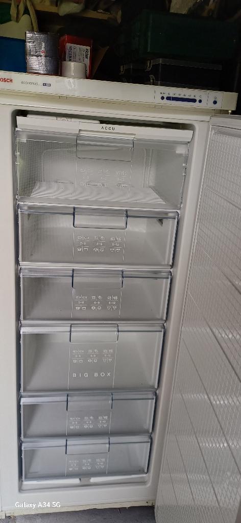 Bosch vriezer, Witgoed en Apparatuur, Vriezers en Diepvrieskisten, Gebruikt, Energieklasse A of zuiniger, 140 tot 160 cm, Ophalen