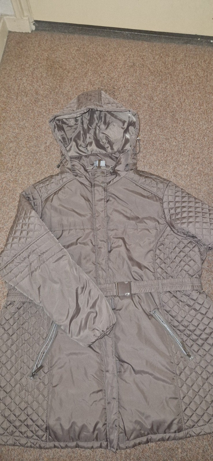 Janina gewatteerde jas met capuchon en riem, Bruin, Maat 42/44 (L), Nieuw, Ophalen of Verzenden