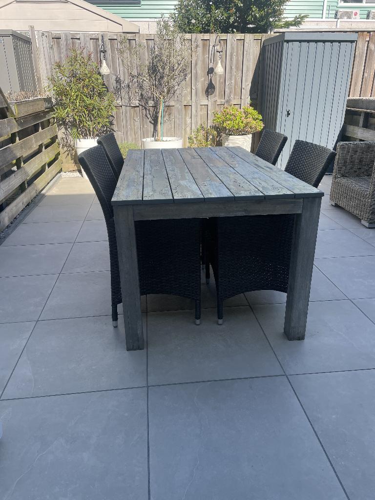 tuintafel met 4 kuntstof (rieten) stoelen voor maar 100 euro, Tuin en Terras, Tuintafels, Ophalen, Gebruikt, Rechthoekig, Hout