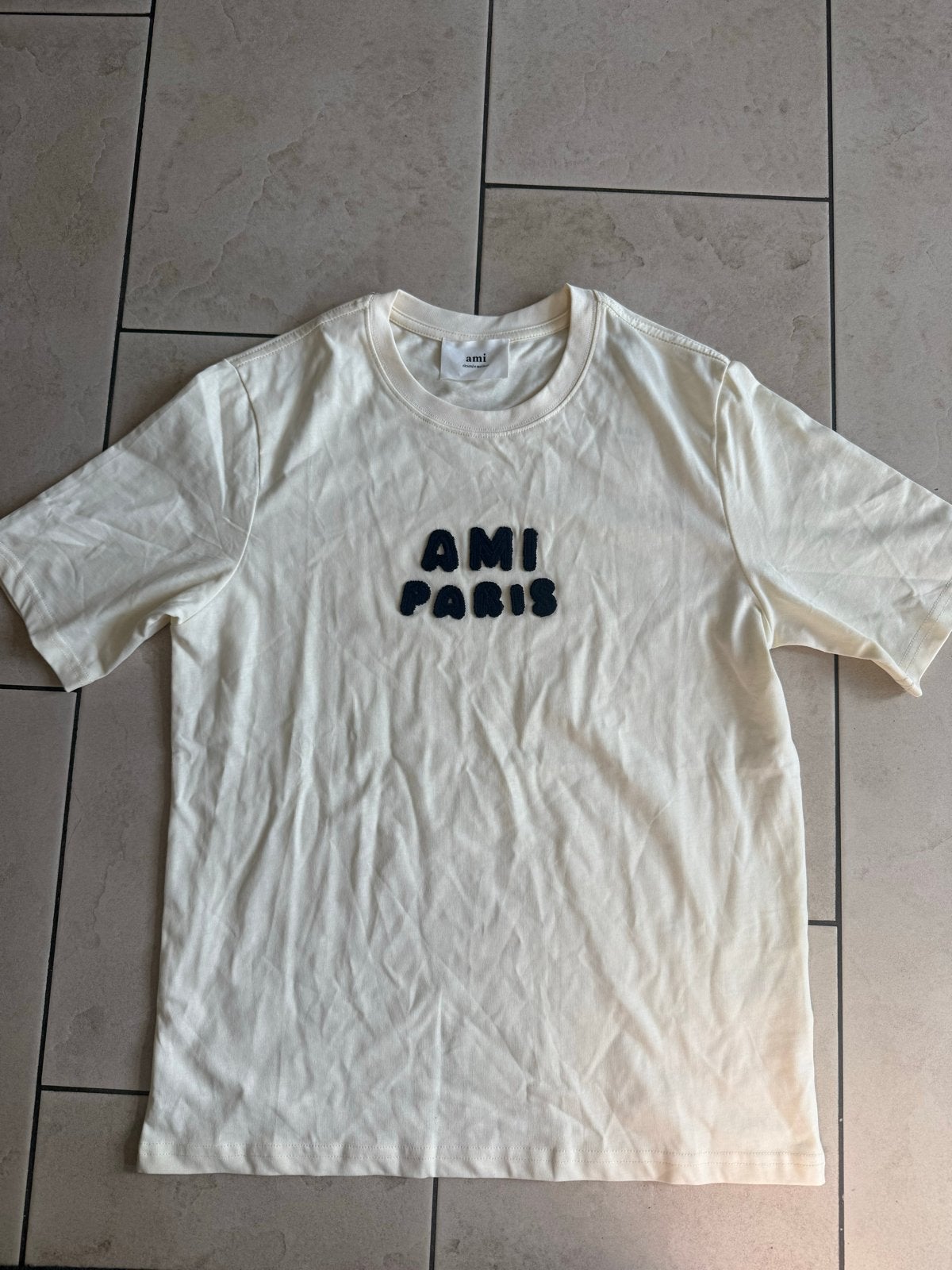 Ami Paris T-shirt - Crème met geborduurd logo, Ophalen of Verzenden, Nieuw, Maat 46 (S) of kleiner, Beige