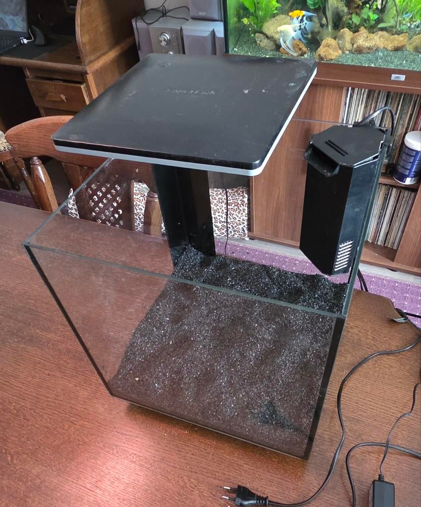 Qubiq 30 pro aquarium 30 liter kompleet, Dieren en Toebehoren, Vissen | Aquaria en Toebehoren, Ophalen, Zo goed als nieuw, Leeg aquarium