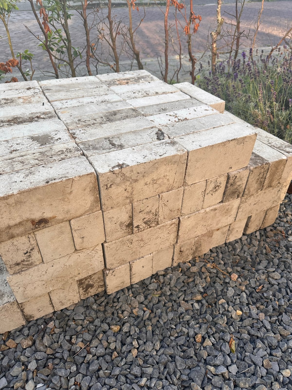 186 Schone Bakstenen: Wit (21,5x7cm) en Bruin (22x5cm), Doe-het-zelf en Verbouw, Metselstenen, Ophalen, Gebruikt, Bakstenen