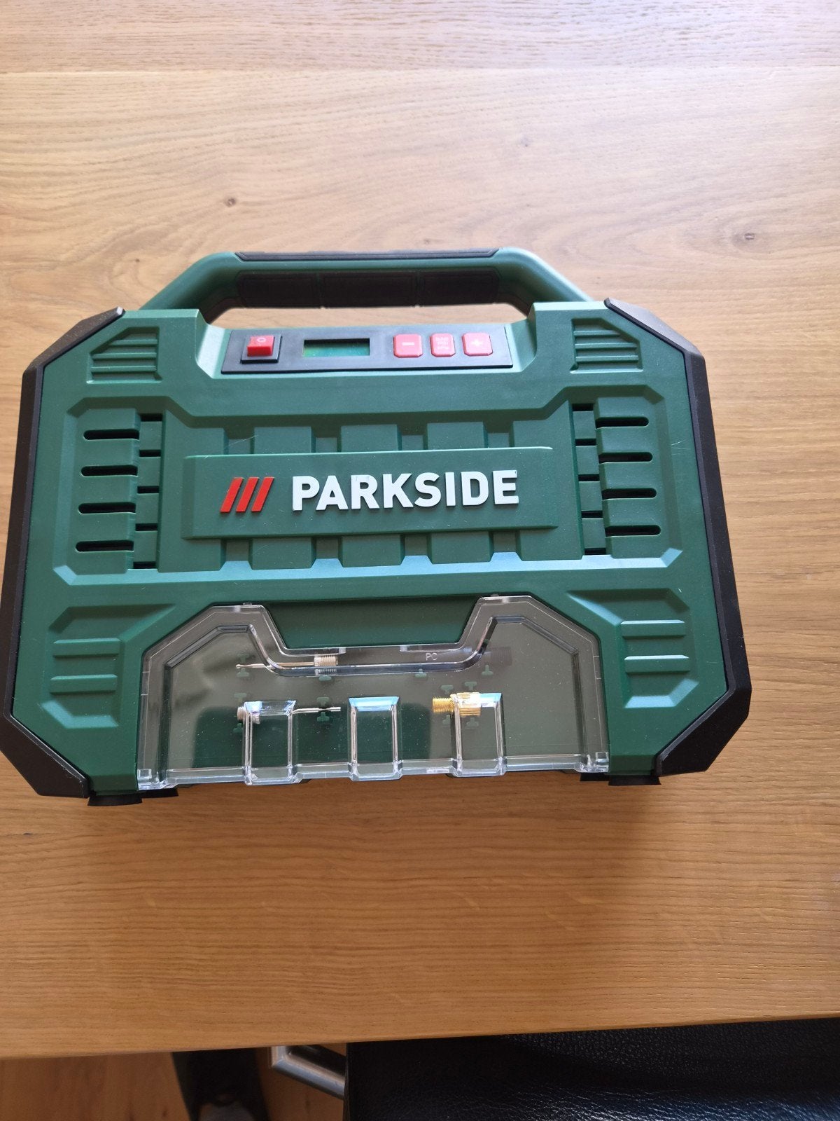 Parkside 12V / 230V Compressor met Digitaal Displa, Doe-het-zelf en Verbouw, Compressors, Ophalen of Verzenden, Zo goed als nieuw