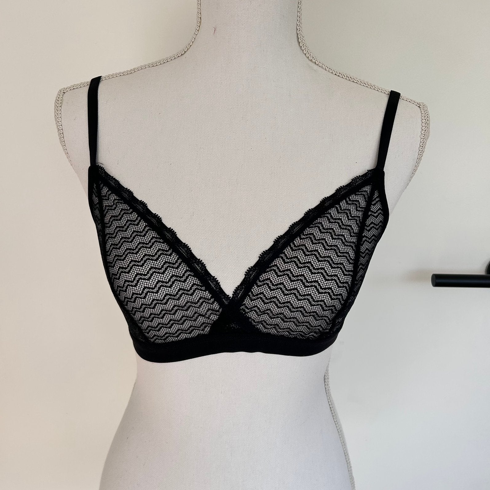 Anni Rolfi zwarte kanten bralette M ongedragen, Kleding | Dames, Anni Rolfi, Ophalen of Verzenden, Zwart, BH