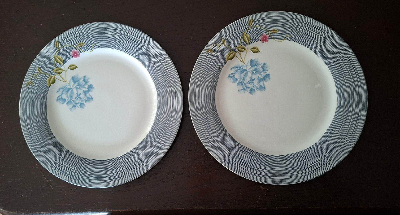 2 borden van Laura Asley servies , doorsnee 26,5 cm, Overige merken, Klassiek, Ophalen of Verzenden, Zo goed als nieuw