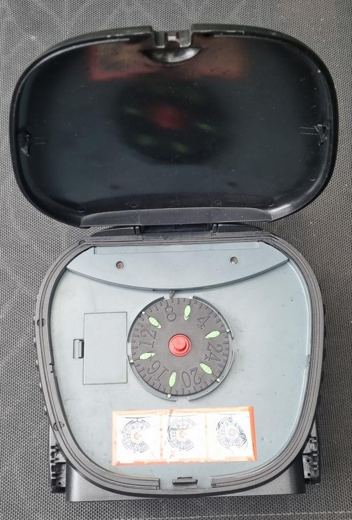 Hozelock voerautomaat. kan tot zes keer per dag voeren., Ophalen of Verzenden, Zo goed als nieuw