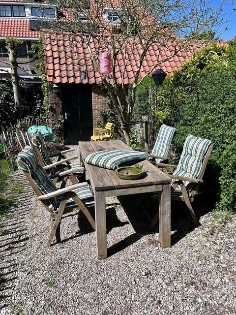Gratis: Tuinset, 4 stoelen (teakhout), kussens en een tafel, Ophalen, 4 zitplaatsen, Gebruikt, Teakhout