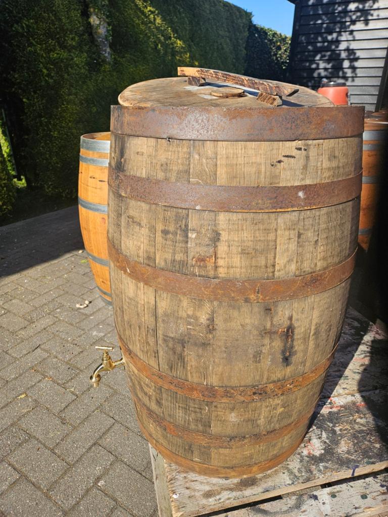 Wijnvaten, bloembakken, whiskeyvaten en ijsbaden aanbieding, Gebruikt, Met kraantje, 150 liter of meer, Ophalen of Verzenden
