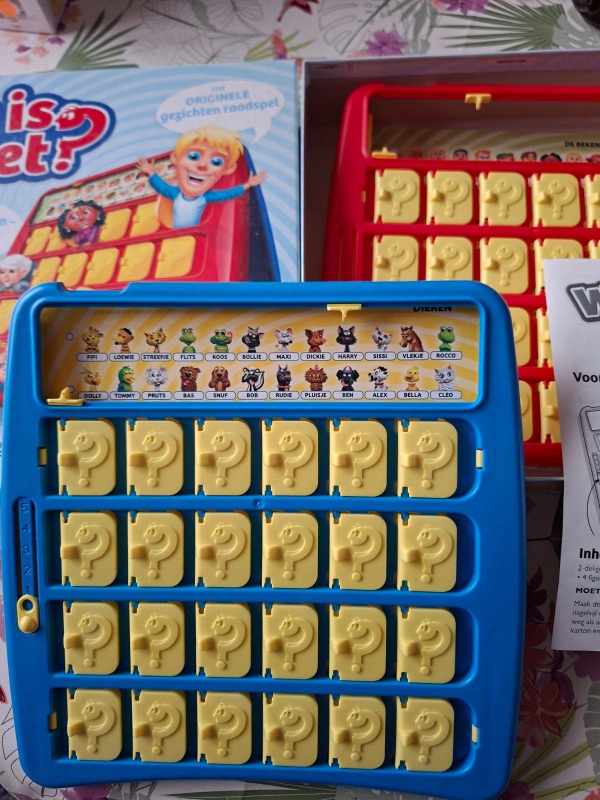 Spel Wie is het? als nieuw, Hobby en Vrije tijd, Ophalen of Verzenden, Zo goed als nieuw