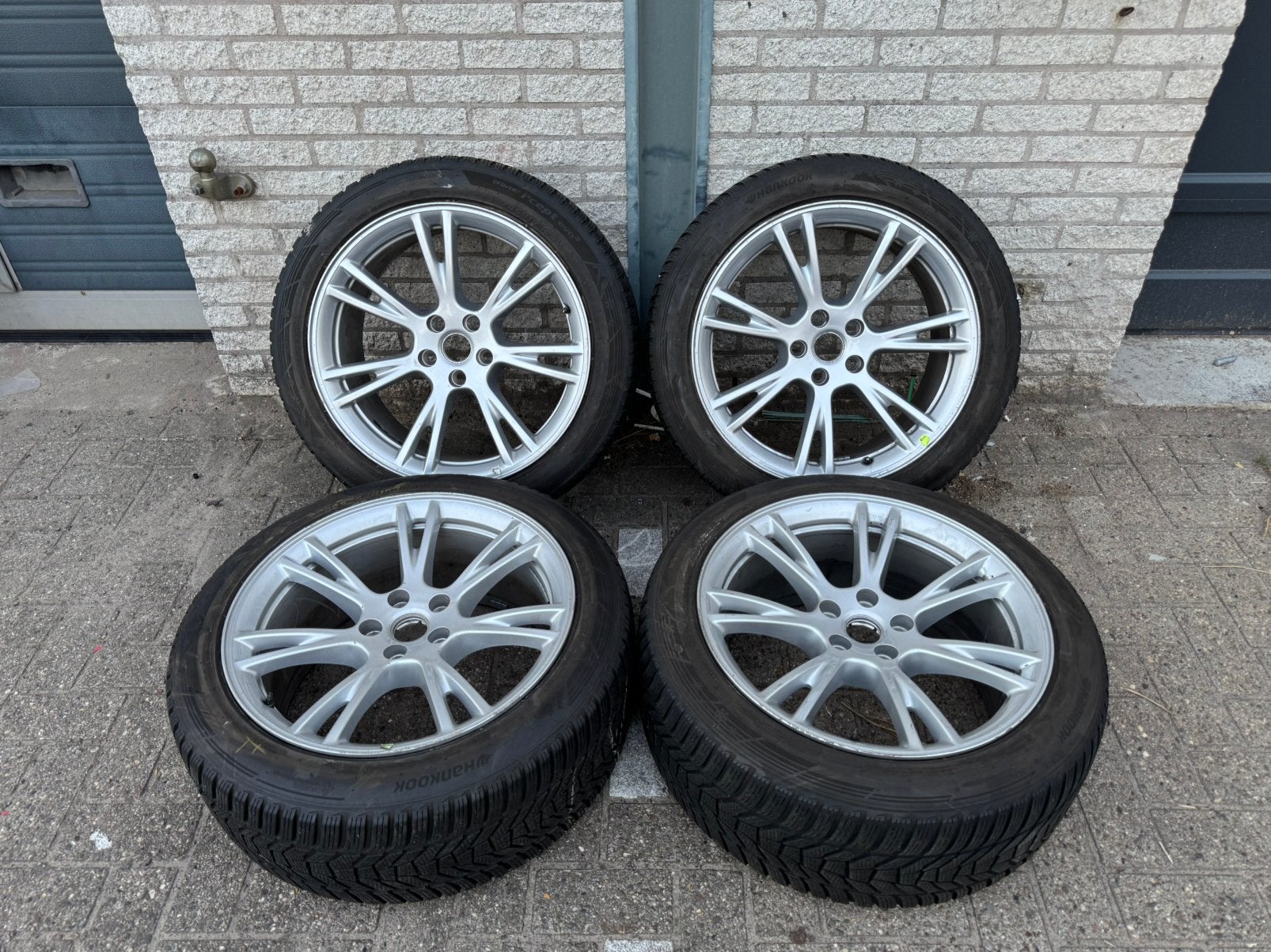 Tesla Model Y 19 inch Gemini velgen Hankook winterbanden, Auto-onderdelen, Banden en Velgen, 19 inch, Gebruikt, 255 mm, Banden en Velgen