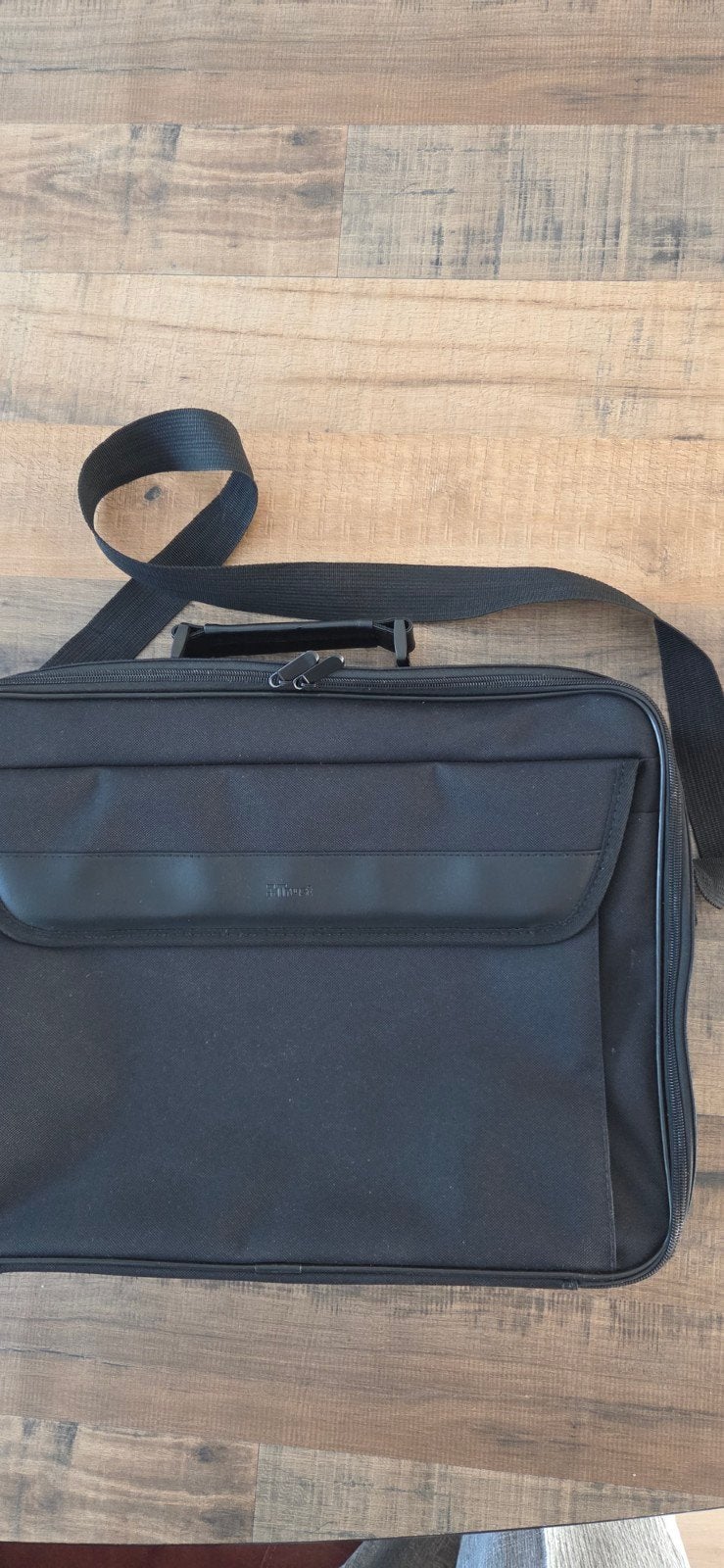 Zwarte laptoptas met schouderband - 17 inch, Computers en Software, Laptoptassen, Gevoerd laptopvak, 17 inch of meer, Nieuw, Ophalen of Verzenden