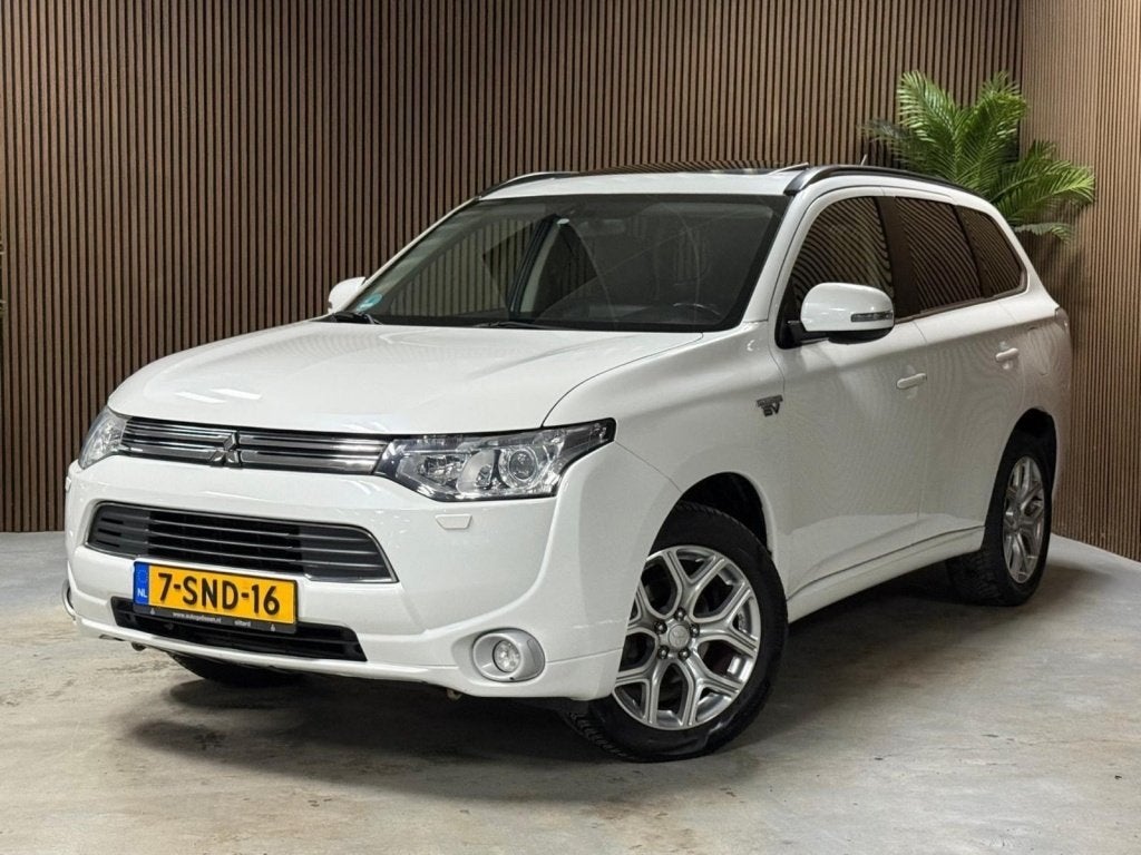 Mitsubishi Outlander 2.0 PHEV Instyle (bj 2013, automaat), Auto's, 4 cilinders, Wit, Hybride Elektrisch/Benzine, SUV of Terreinwagen