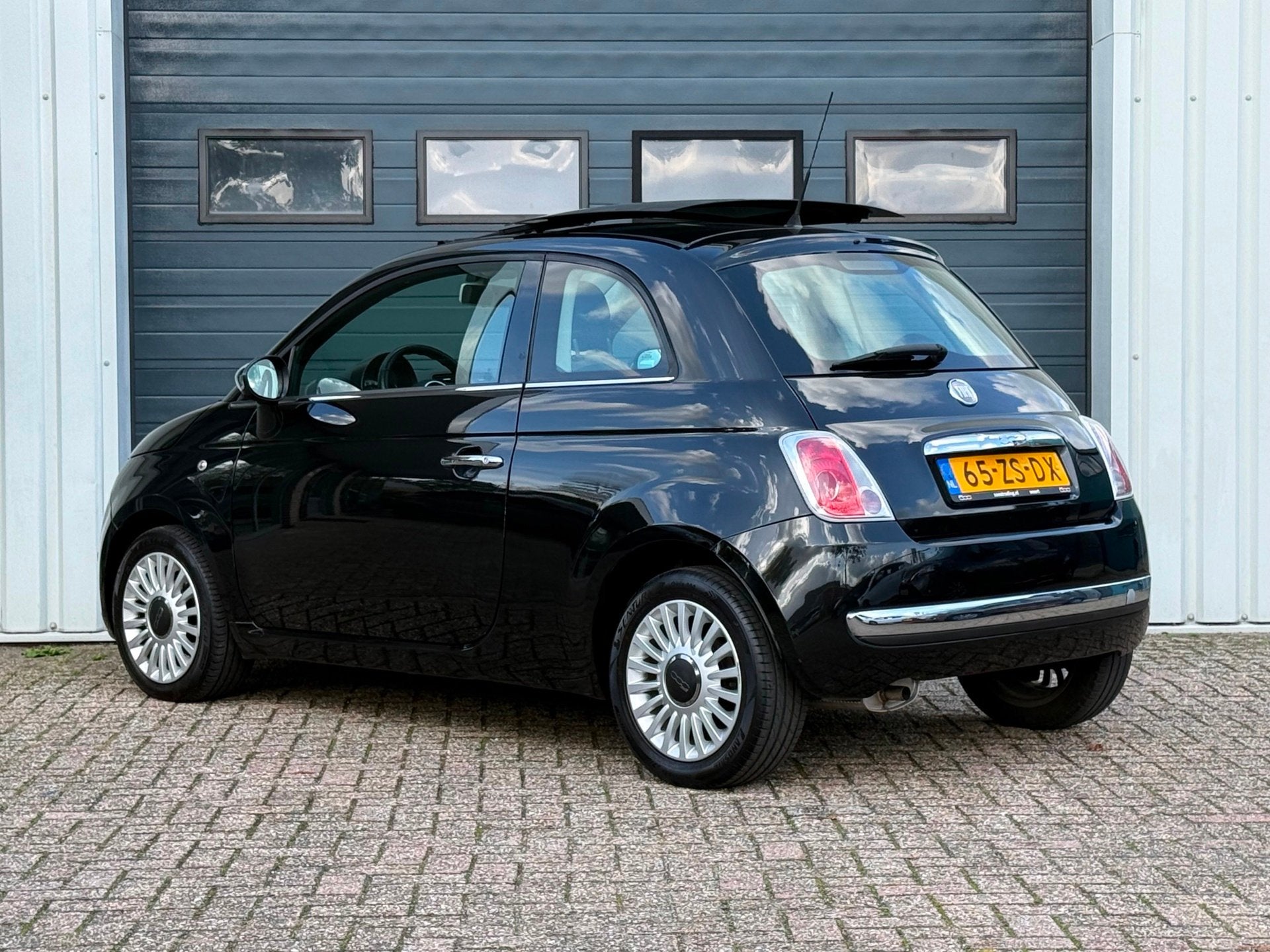 Fiat 500 1.2 Lounge CLIMA / PANORAMA / SCHUIFKANTELDAK, Voorwielaandrijving, Gebruikt, 1242 cc, 4 cilinders