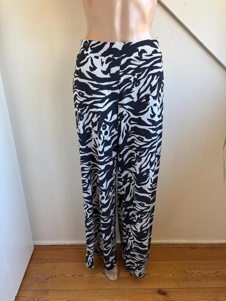 Travelstof broek met hele wijde pijpen maat 44, Kleding | Dames, Broeken en Pantalons, Overige kleuren, Maat 42/44 (L), Ophalen of Verzenden