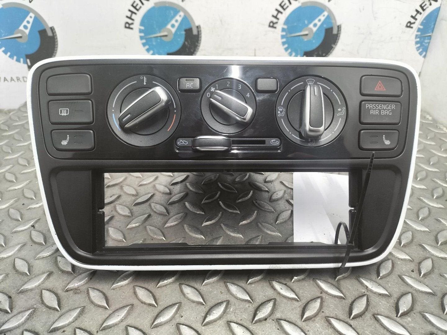 VOLKSWAGEN UP 121 1.0 high up! KACHEL BEDIENINGSPANEEL 1S082, Ophalen of Verzenden, Gebruikt, Stiba lid
