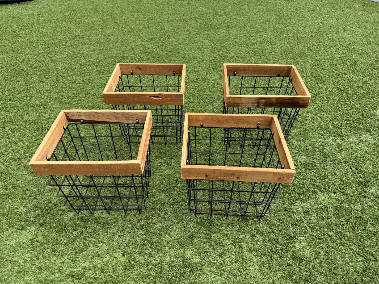 4 mandjes, hout met staal, Ophalen, Zo goed als nieuw, Rechthoekig, Riet